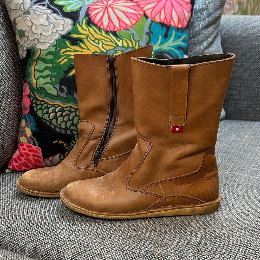 Stylish Tan Leather Women's Winter Boots - Picture 5 of 10